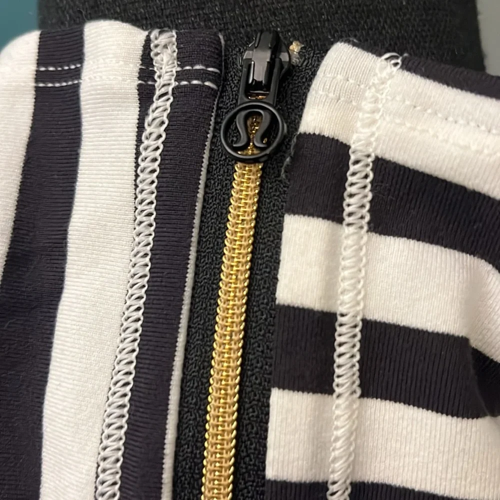 Lululemon Black and White Striped Vinyasa Scarf